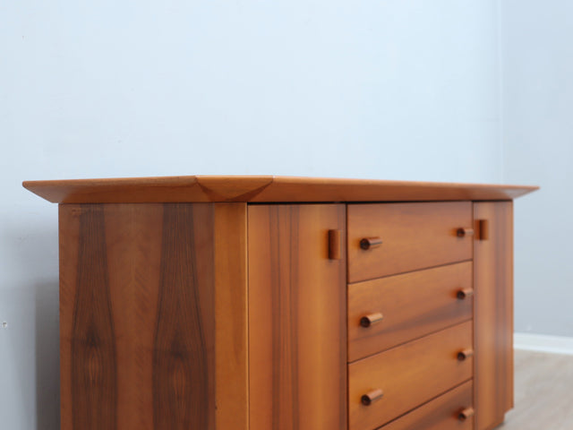 1970s Italian handcrafted sideboard with geometric wood inlay credenza artigianale vintage buffet marqueterie bois Anrichte Intarsien credenza