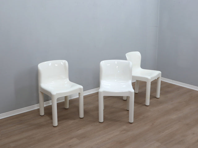 Set of 3 original white Kartell 4875 chairs by Carlo Bartoli, 1970s Italian design Kartell 4875 chaises blanches weiße Kartell Stühle.