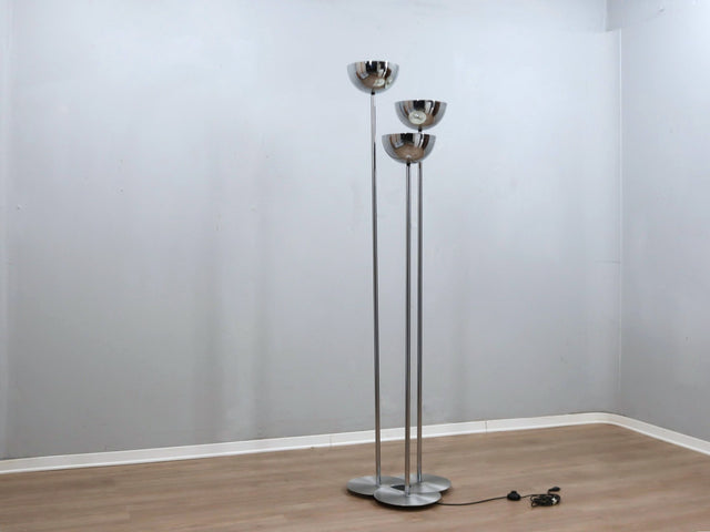 Vintage 1970s Lamperti floor lamp, Italian Space Age design. Chrome metal standing lamp featuring three tubular columns