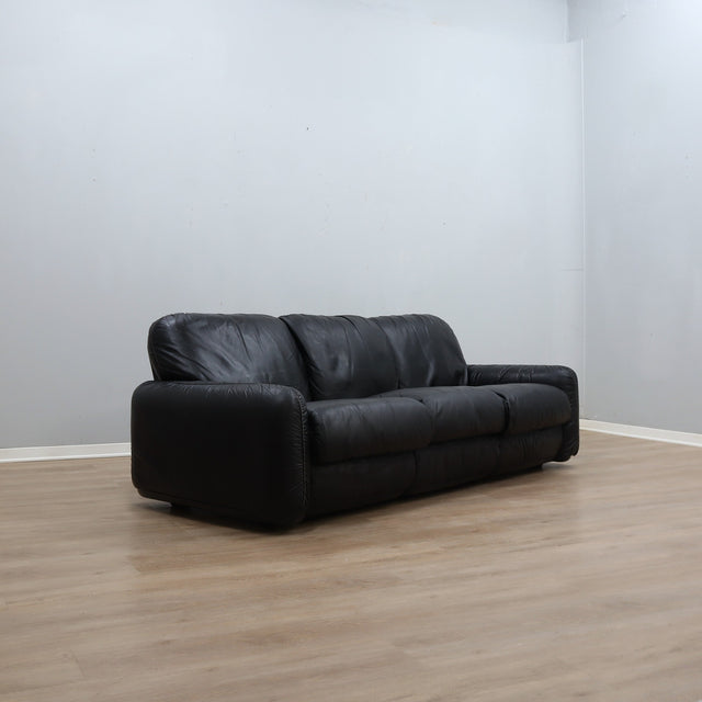 1970s Piumotto 3-seater sofa by Arrigo Arrigoni for Busnelli. Divano vintage pelle nera. Canapé italien en cuir noir. 1970er Leder Couch.
