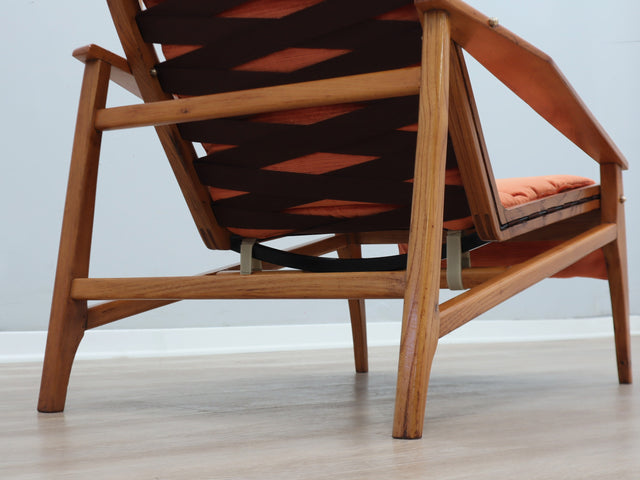 Model 811 Lounge Chair, designed in the 1950s by the Studio Tecnico Cassina in Meda, Italy. This rare example perfectly expresses the harmony between Italian rationalist design and timeless comfort.