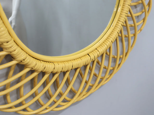 1960s yellow wicker mirror by Franco Albini for Bonacina. Albini Rattanspiegel, espejo Albini amarillo, miroir rotin Albini, specchio Albini giallo