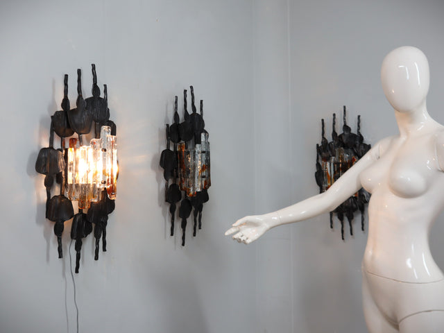 Set of iluminación escultórica e brutalist vintage sconces. Appliques murales brutalistes perfette per brutalist home decoration e diseño brutalista vintage.