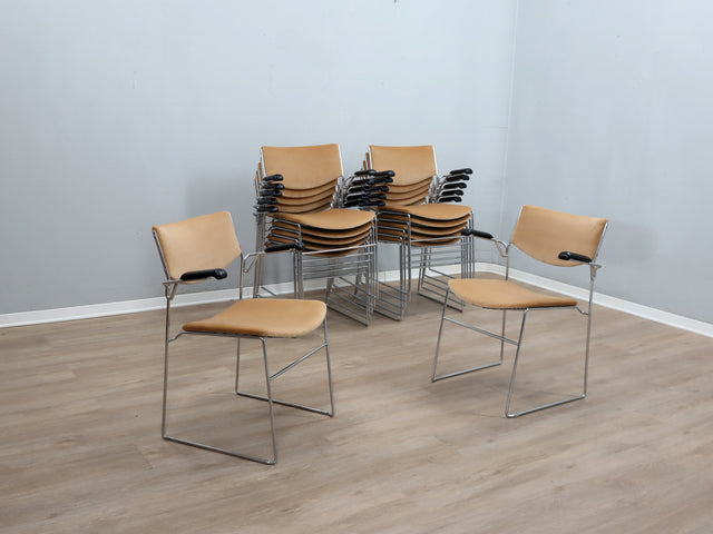 Set of 12 late 1970s Elam armchairs in chrome and new beige velvet. Set 12 sedie impilabili Elam. Chaises empilables design italien. Stapelbare Elam StĂĽhle.
