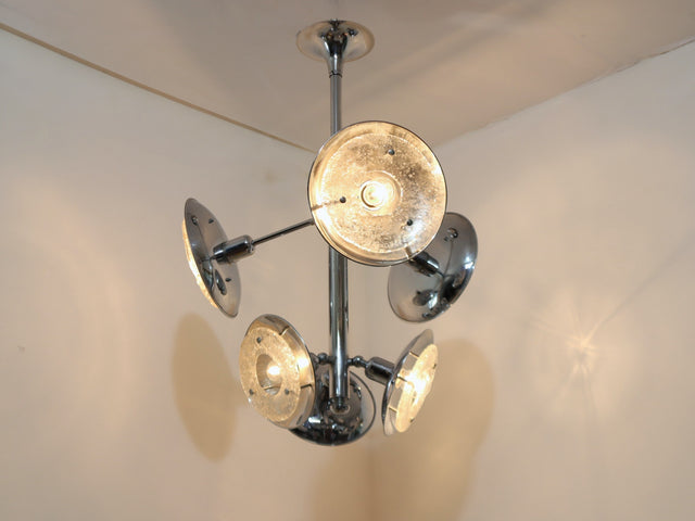 Éclairage vintage italien come lustre Esperia années 70 . Murano Glas Kronleuchter con dettaglio lámpara de techo cromada e lámpara de Murano vintage