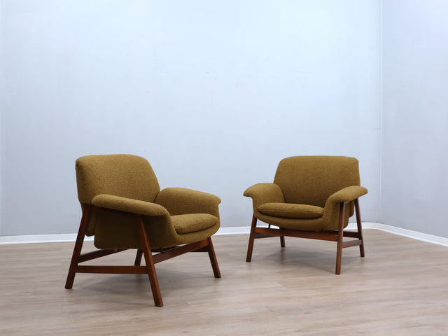 Poltrone 849 Gianfranco Frattini Cassina Meda anni '50. Italian Mid-Century Modern design con bouclé verde oliva. Fauteuils bouclé vert olive e Sillones 849 Gianfranco Frattini