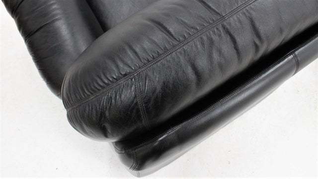 Sormani black leather vintage armchairs 1970s