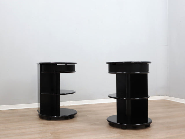 Pair of 1980s black lacquered nightstands with rotational ABS drawers. Nachttische Schwarz, mesitas negras, chevets noirs, comodini neri Takahama