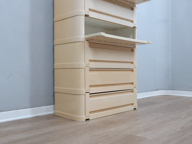 Vintage Kartell 4963 Settimino by Olaf Von Bohr: 7-drawer modular tallboy, cream plastic, 1970s Space Age design. Cassettiera modulare italiana beige.