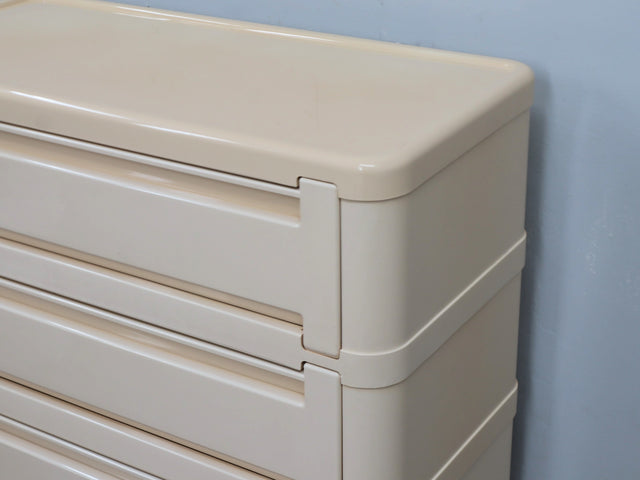 Vintage Kartell 4963 Settimino by Olaf Von Bohr: 7-drawer modular tallboy, cream plastic, 1970s Space Age design. Cassettiera modulare italiana beige.