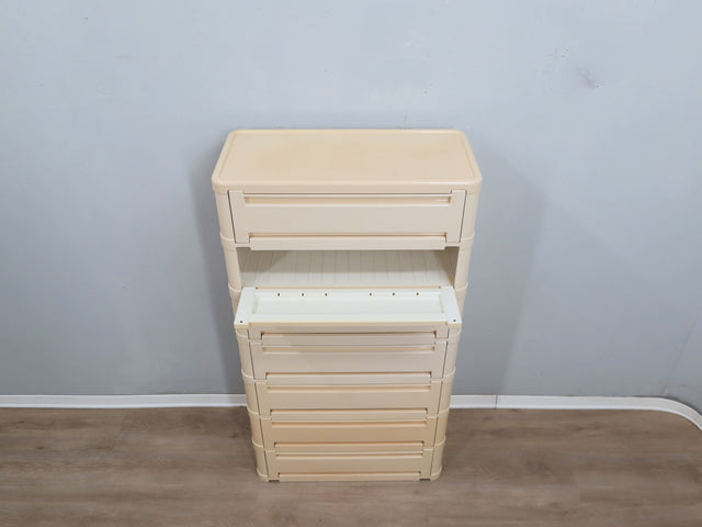 Vintage Kartell 4963 Settimino by Olaf Von Bohr: 7-drawer modular tallboy, cream plastic, 1970s Space Age design. Cassettiera modulare italiana beige.