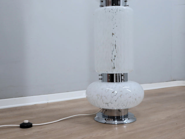 Vintage Mazzega Murano Totem floor lamp, 1960s Italian design, hand-blown lattimo glass. Lampadaire design italien en verre de Murano. Stehlampe Glas.