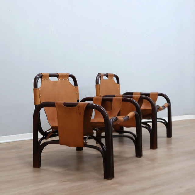 This original set of 1960s lounge chairs, designed by Tito Agnoli bamboo and leather arcmhair, lounge chair Bonacina vintage Fauteuils en bambou et cuir..