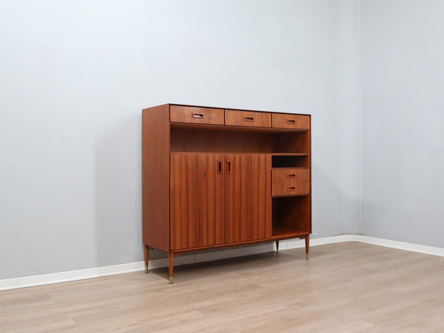 Restored 1960s Italian Teak Highboard: vintage buffet italiano in teak con piedi in ottone, Mid-Century Teak Schrank, aparador años 60, enfilade.