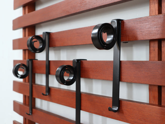 Appendiabiti F.lli Proserpio teak 1950s Italian coat rack design, portemanteau vintage, Teakholz Garderobe. Solid wood & hand-forged iron detail.