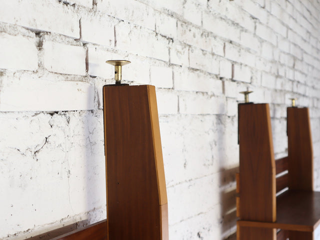 Asymmetric 1950s Italian teak wall unit with slatted back and plywood shelves. Teak Regal, estantería teca, bibliothèque teck, libreria dogat