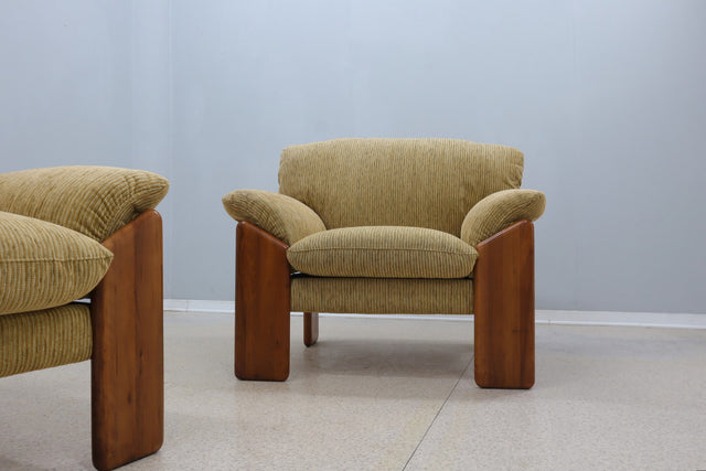 Mobil Girgi walnut wood armchairs 1970s, set of 2
