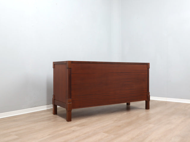 1970s Italian walnut multi-drawer credenza, recessed handles, solid wood feet. Mobile anni 70 noce massello. Buffet vintage en noyer. Sideboard Design.