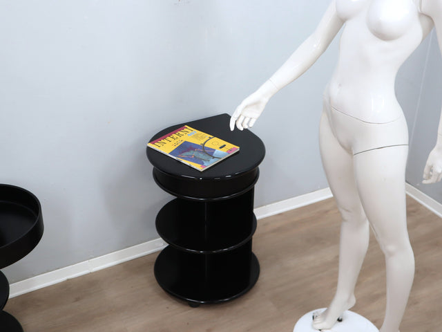 Pair of 1980s black lacquered nightstands with rotational ABS drawers. Nachttische Schwarz, mesitas negras, chevets noirs, comodini neri Takahama