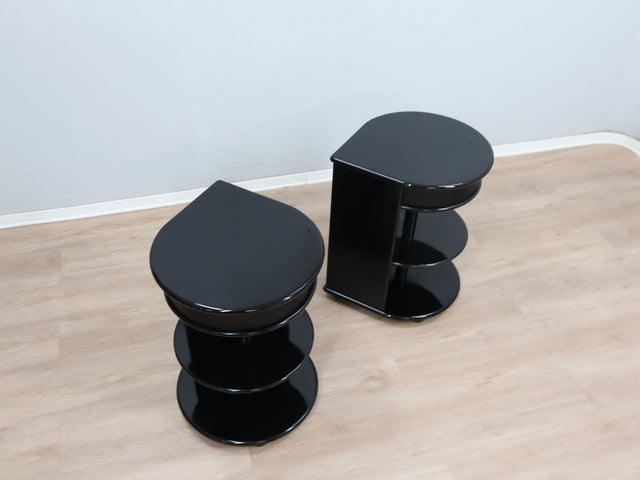 Pair of 1980s black lacquered nightstands with rotational ABS drawers. Nachttische Schwarz, mesitas negras, chevets noirs, comodini neri Takahama