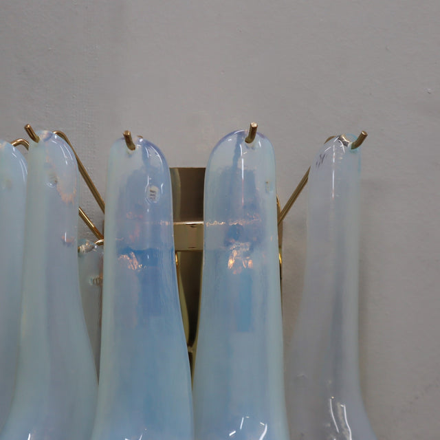 1980s La Murrina Murano opal glass petal wall sconces. Paire d'appliques verre de Murano La Murrina 80s. Paar La Murrina Muranoglas Wandleuchten 80er.