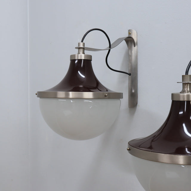 Set of 3 1960s Sergio Mazza "Pi" wall sconces for Artemide with brown lacquered caps and acid-etched glass. Appliques Sergio Mazza Artemide.