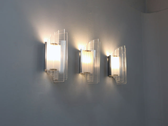 Lampe murale chrome et acrylique Italian plexiglass wall sconce Post modern wall lamps in stile Lámparas estilo Gae Aulenti per un lighting set e Italienische Vintage Wandbeleuchtung