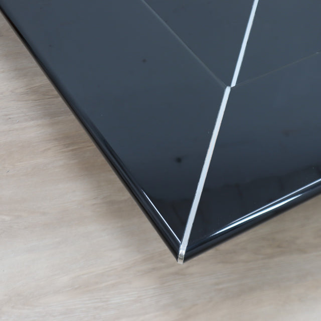 Paolo Piva Re Quadro coffee table for B&B Italia gloss top and travertine marble Table basse des années 1980 en laminé noir et socle en travertin