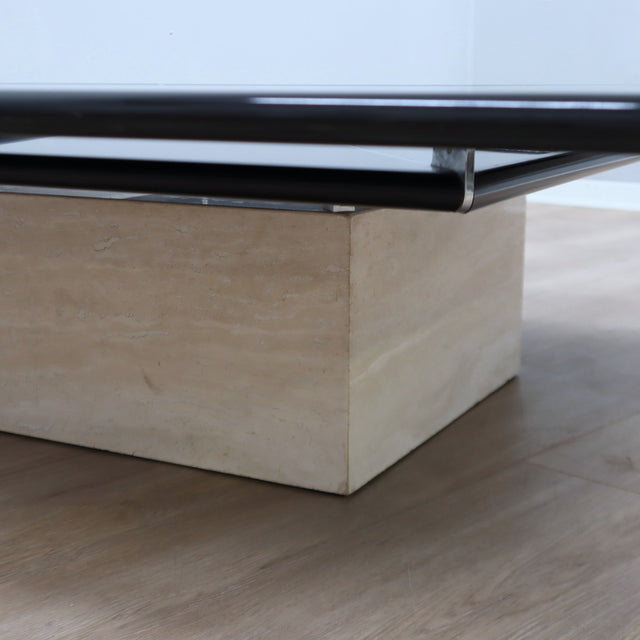Paolo Piva Re Quadro coffee table for B&B Italia gloss top and travertine marble Table basse des années 1980 en laminé noir et socle en travertin