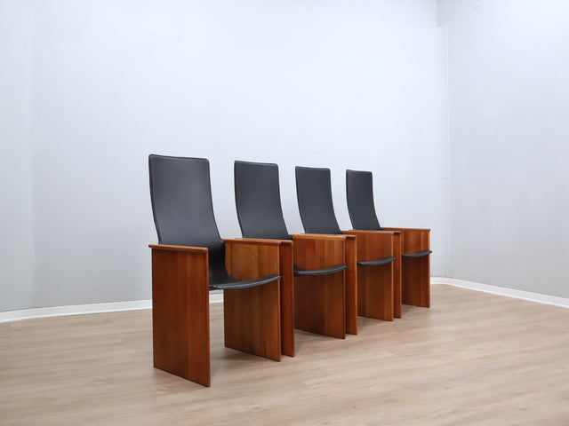 Segesta chairs Afra & Tobia Scarpa for Stildomus 1970s Walnut veneer wood fauteuils en cuir de créateur Designer-Holzstühle