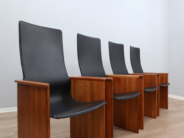 Segesta chairs Afra & Tobia Scarpa for Stildomus 1970s Walnut veneer wood fauteuils en cuir de créateur Designer-Holzstühle