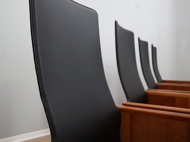 Segesta chairs Afra & Tobia Scarpa for Stildomus 1970s Walnut veneer wood fauteuils en cuir de créateur Designer-Holzstühle