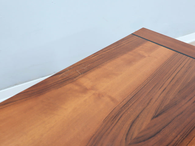 Pair of late 1970s solid walnut nightstands: coppia comodini legno massello anni 70, chevets vintage, Nachttische aus Massivholz, mesillas de diseño.