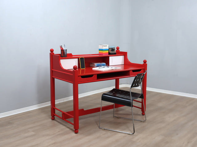 Rustic desk vintage (mid century large desk) per rustic home decoration e interior design. Bureau rustique moderne da arredamento vintage rot lackierter holzstuhl