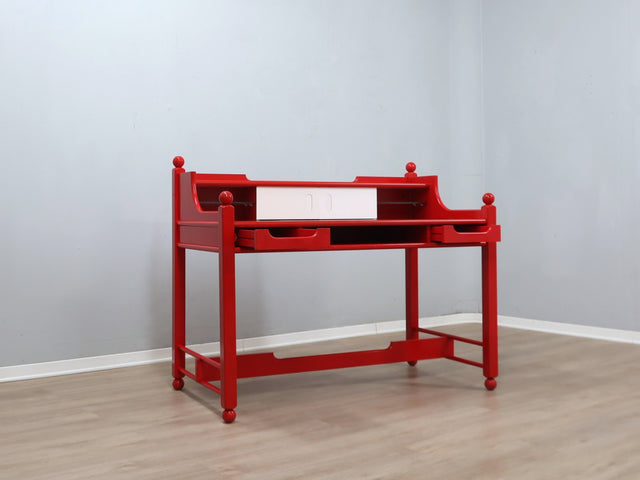 Rustic desk vintage (mid century large desk) per rustic home decoration e interior design. Bureau rustique moderne da arredamento vintage rot lackierter holzstuhl