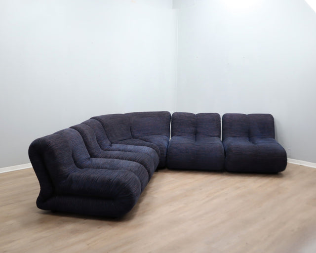 Claudio Vagnoni Pagru modular sofa for 1P. 1970s Italian space age sectional couch. Divano componibile design. Canapé modulaire vintage bleu.