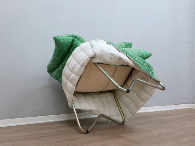 Postmodern armchair, Naj Oleari, 80s vintage italienisches Design, gesteppter Stoff CINI BOERI Fauteuil tissu matelassé