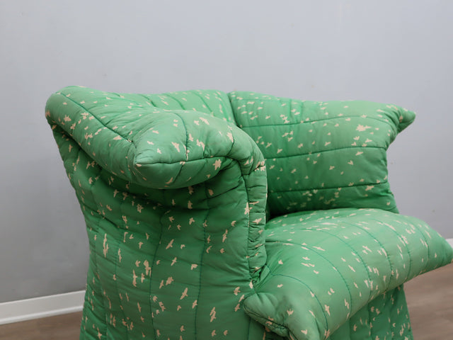 Postmodern armchair, Naj Oleari, 80s vintage italienisches Design, gesteppter Stoff CINI BOERI Fauteuil tissu matelassé