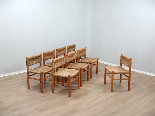 Set of 8 French late 1960s Perriand-style chairs: authentic rustic chic in wood & straw. Autentiche sedie rustiche chics, Modernist Stühle, sillas años 60.