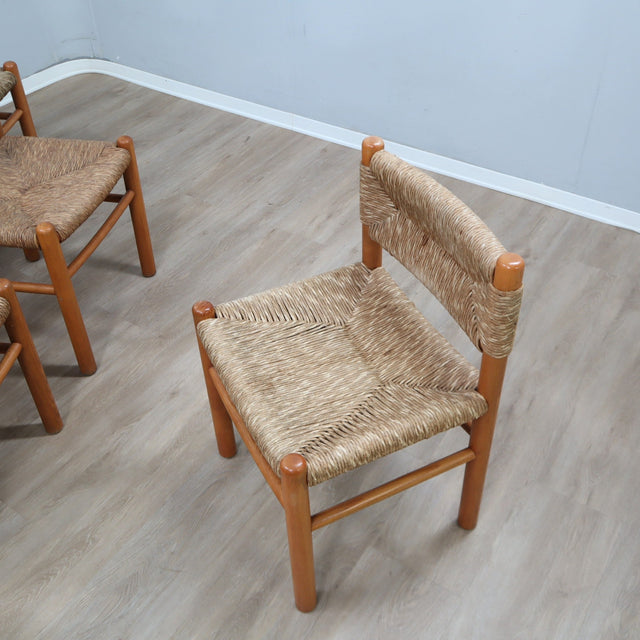Set of 8 French late 1960s Perriand-style chairs: authentic rustic chic in wood & straw. Autentiche sedie rustiche chics, Modernist Stühle, sillas años 60.