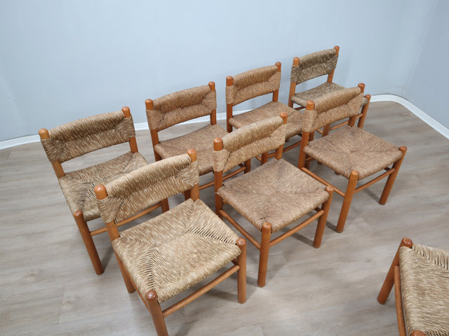 Set of 8 French late 1960s Perriand-style chairs: authentic rustic chic in wood & straw. Autentiche sedie rustiche chics, Modernist Stühle, sillas años 60.