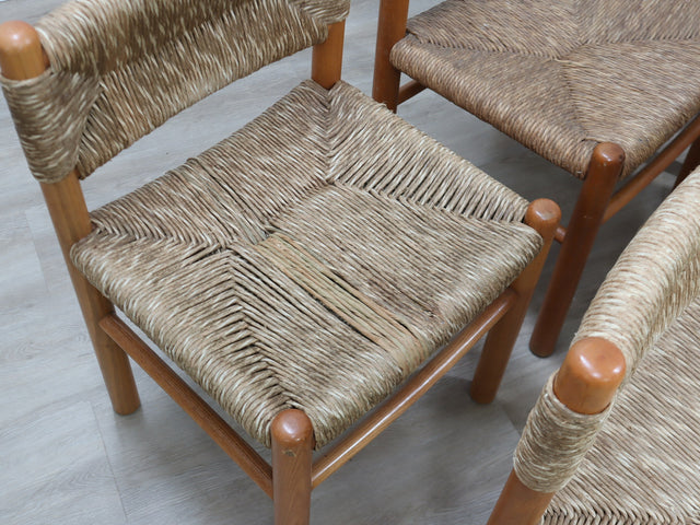 Set of 8 French late 1960s Perriand-style chairs: authentic rustic chic in wood & straw. Autentiche sedie rustiche chics, Modernist Stühle, sillas años 60.