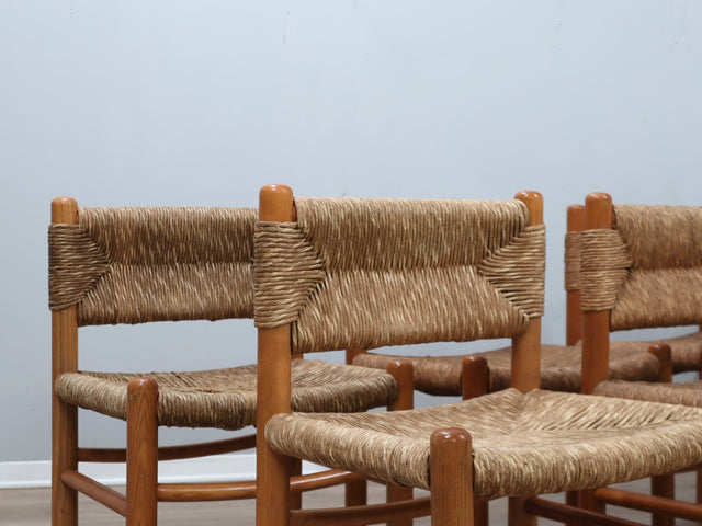 Set of 8 French late 1960s Perriand-style chairs: authentic rustic chic in wood & straw. Autentiche sedie rustiche chics, Modernist Stühle, sillas años 60.