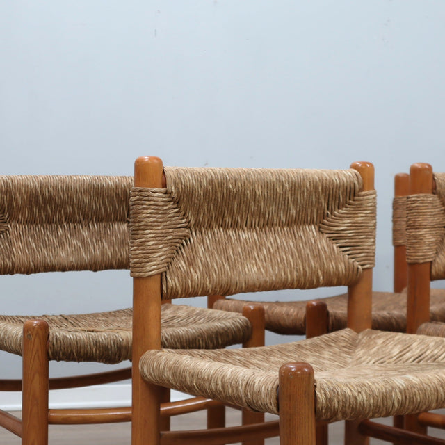 Set of 8 French late 1960s Perriand-style chairs: authentic rustic chic in wood & straw. Autentiche sedie rustiche chics, Modernist Stühle, sillas años 60.