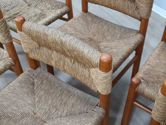 Set of 8 French late 1960s Perriand-style chairs: authentic rustic chic in wood & straw. Autentiche sedie rustiche chics, Modernist Stühle, sillas años 60.
