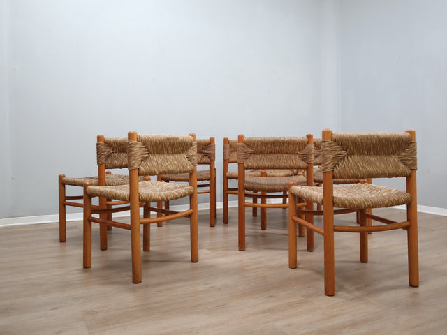 Set of 8 French late 1960s Perriand-style chairs: authentic rustic chic in wood & straw. Autentiche sedie rustiche chics, Modernist Stühle, sillas años 60.
