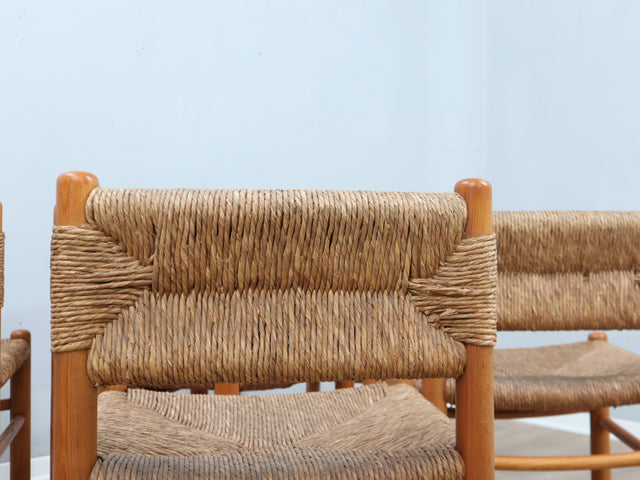 Set of 8 French late 1960s Perriand-style chairs: authentic rustic chic in wood & straw. Autentiche sedie rustiche chics, Modernist Stühle, sillas años 60.