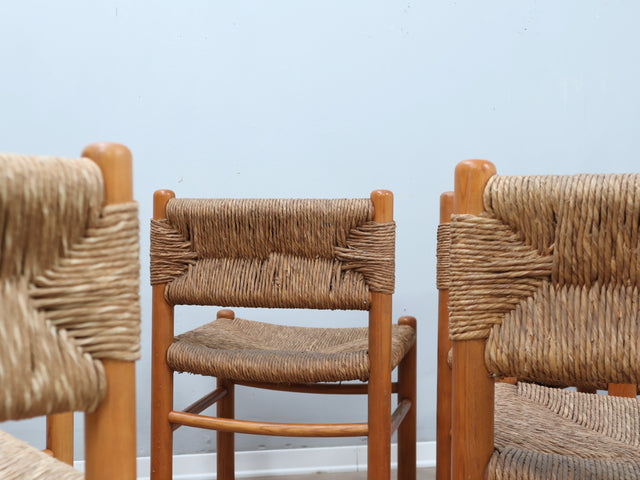 Set of 8 French late 1960s Perriand-style chairs: authentic rustic chic in wood & straw. Autentiche sedie rustiche chics, Modernist Stühle, sillas años 60.