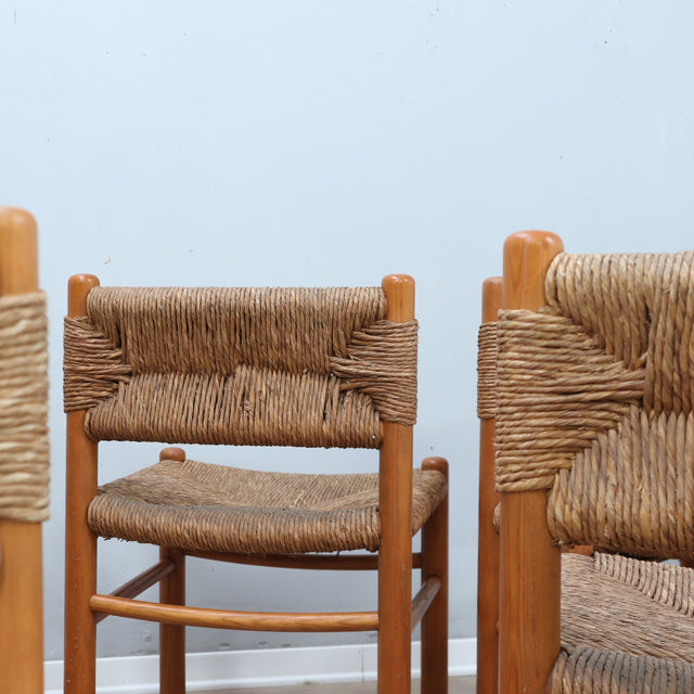 Set of 8 French late 1960s Perriand-style chairs: authentic rustic chic in wood & straw. Autentiche sedie rustiche chics, Modernist Stühle, sillas años 60.