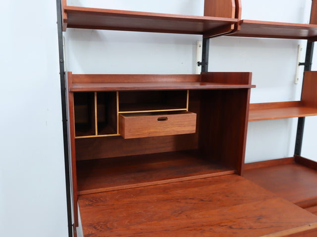 Mid-Century Italian modular wall unit with folding desk 1950s. The modular elements, crafted in teak veneer, include open shelves mobile teak anni 50, mobile anni 60
mid century teak wall unit, mid century italian furniture, mid century ceiling wall unit, mid century bookshelf, meubles anciens à vendre